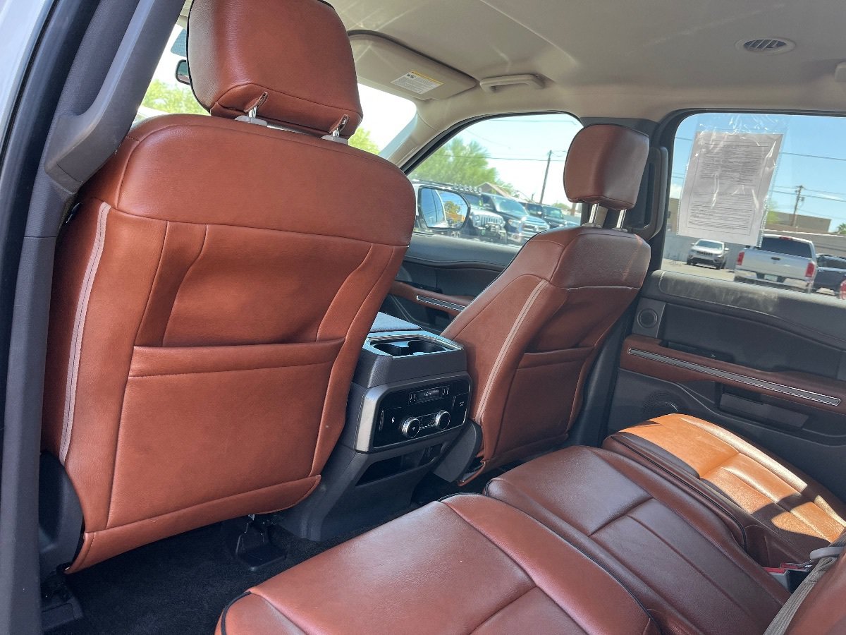 Used 2018 Ford Expedition XLT w/ Equipment Group 202A RWD image 28