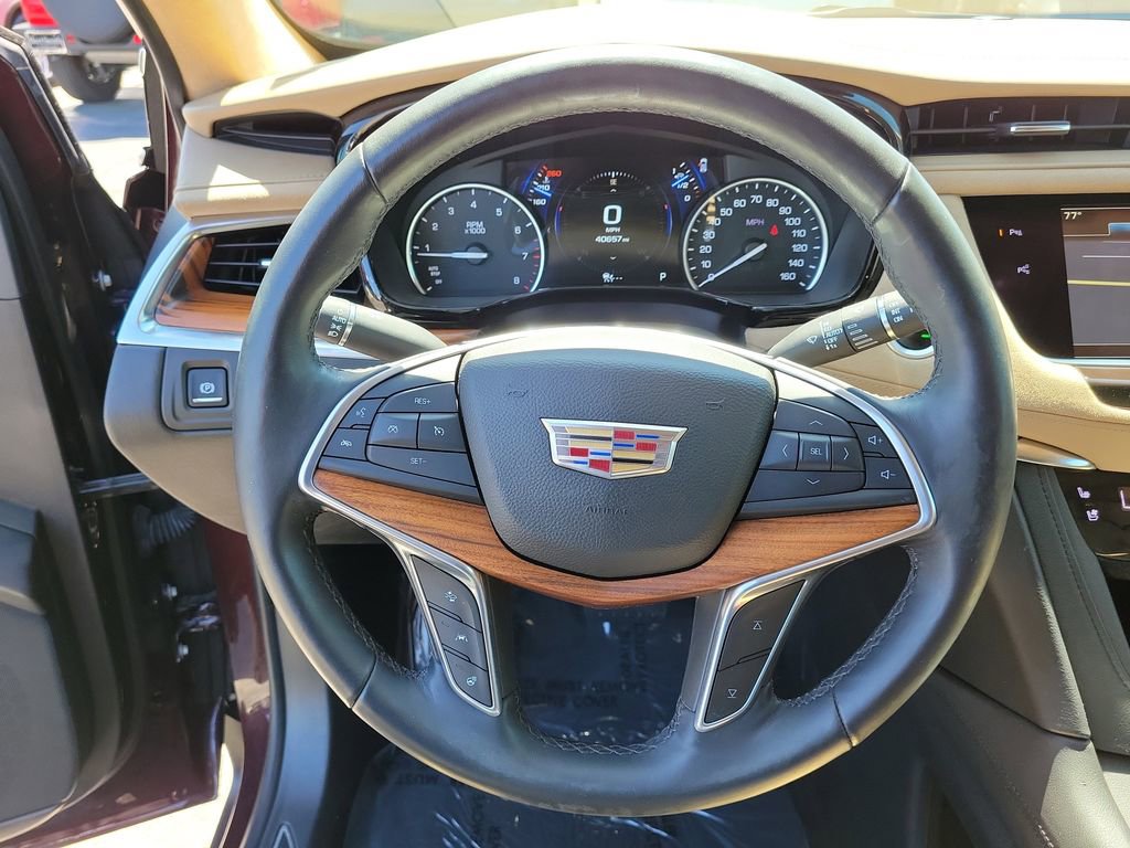 Used 2017 Cadillac XT5 Platinum w/ Driver Assist Package image 30