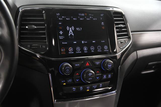 Used 2021 Jeep Grand Cherokee Laredo X AWD/4WD image 9