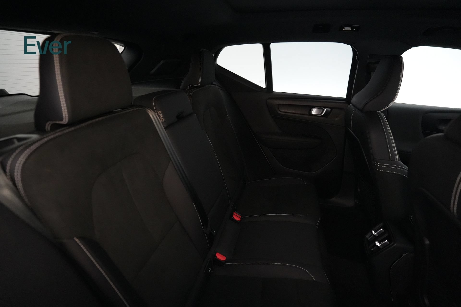 Used 2023 Volvo XC40 Recharge Plus AWD/4WD image 5