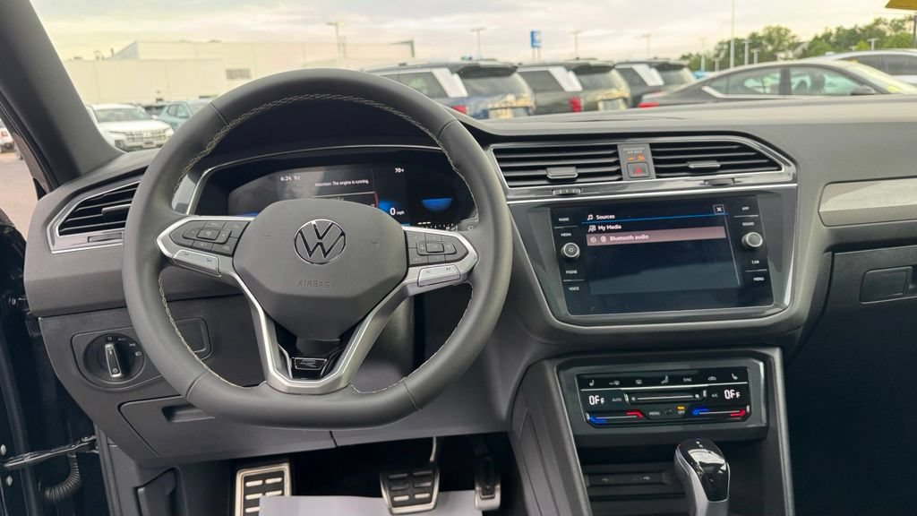 Used 2023 Volkswagen Tiguan SE R-Line AWD/4WD image 16