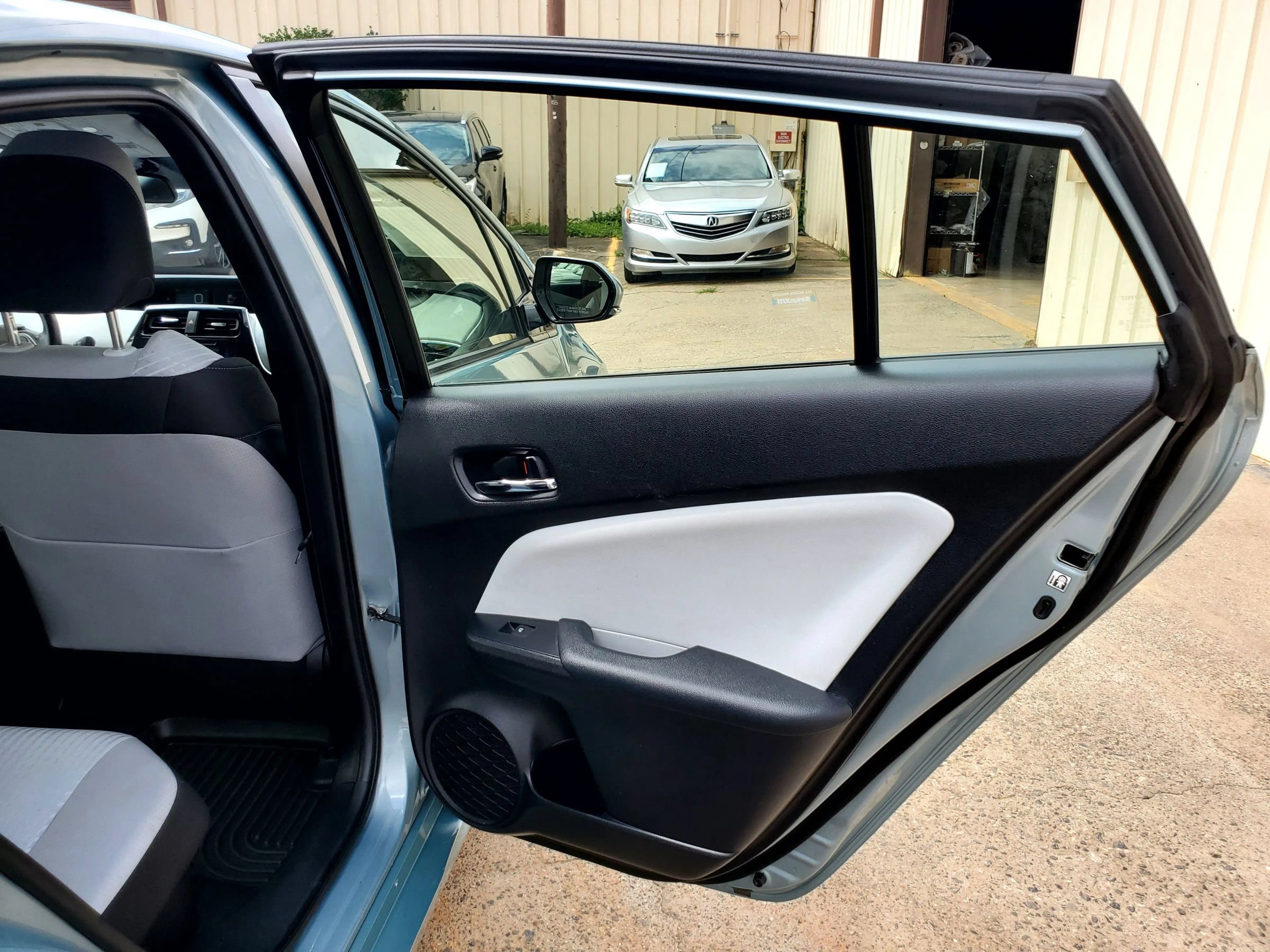 Used 2017 Toyota Prius Three w/ Carpet Mat Package FWD image 27