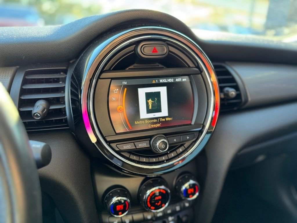 Used 2019 MINI Cooper 2-Door Hardtop w/ Signature Upholstery Package image 15