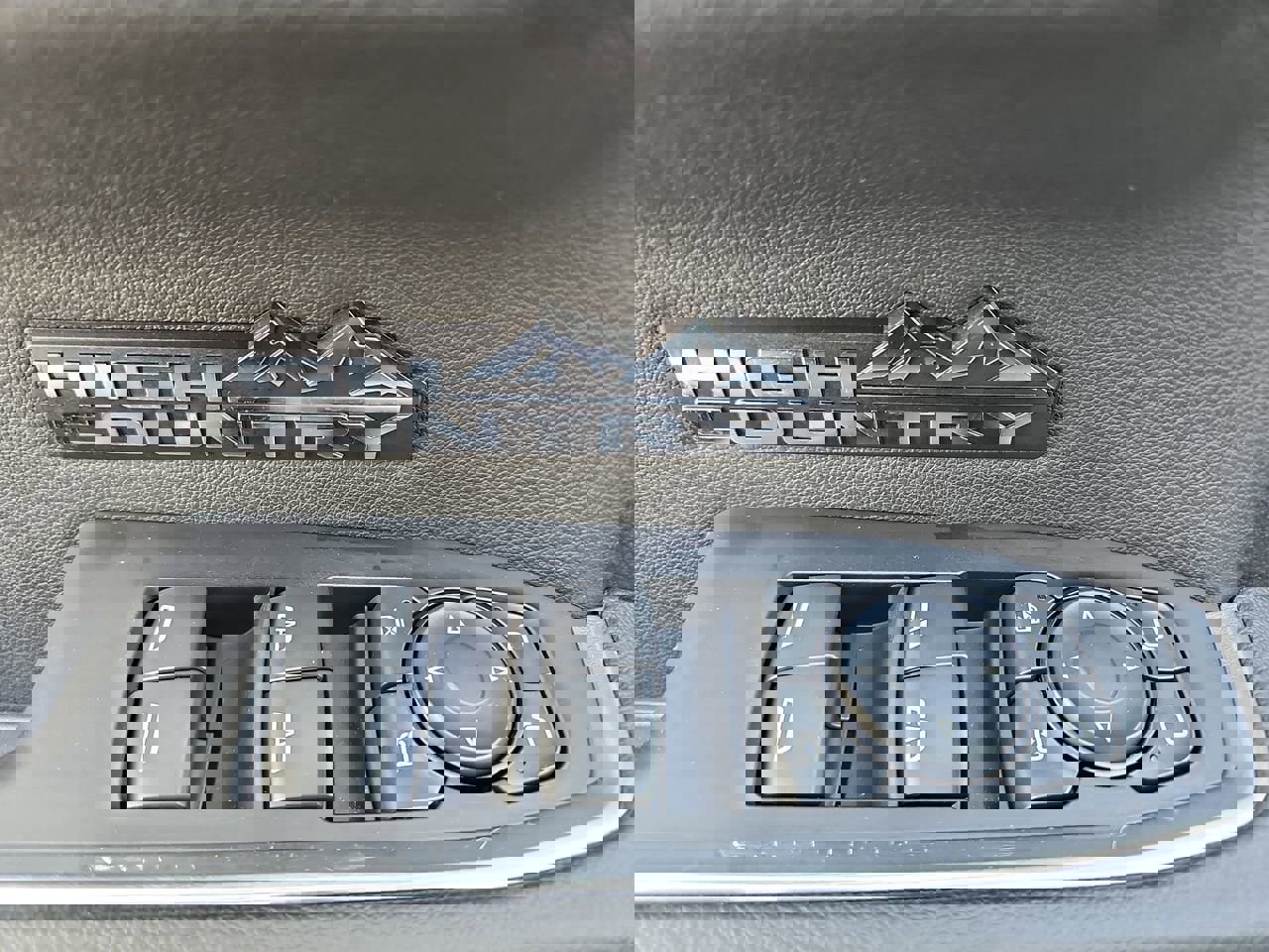 Certified 2024 Chevrolet Silverado 1500 High Country w/ Technology Package image 32