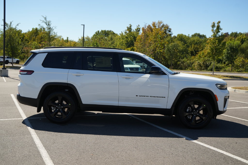 New 2027 Jeep Grand Cherokee L Limited w/ Limited Altitude Package AWD/4WD image 9