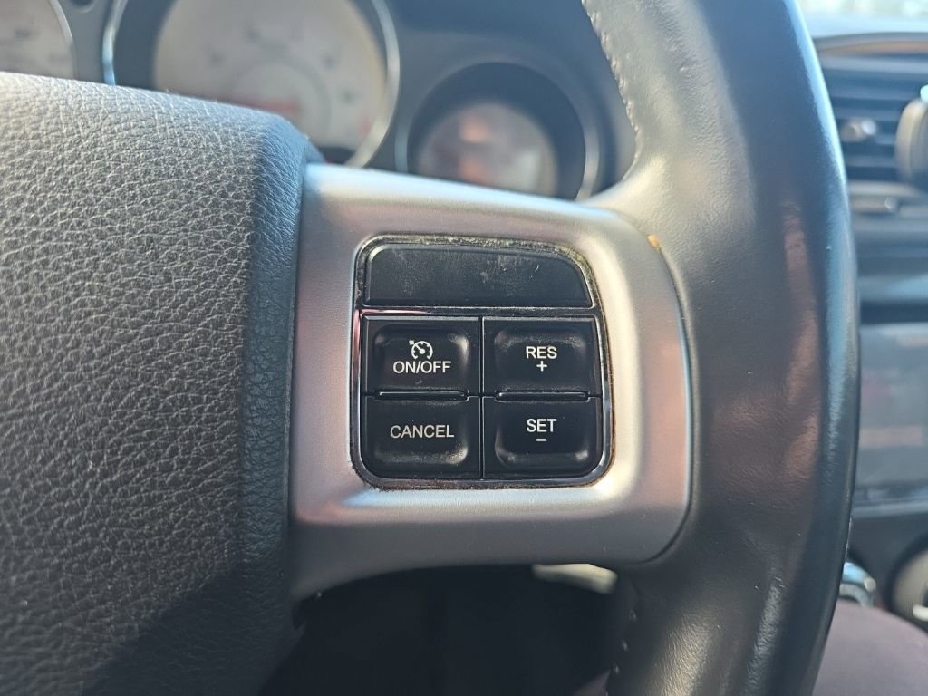Used 2012 Dodge Challenger SXT image 21
