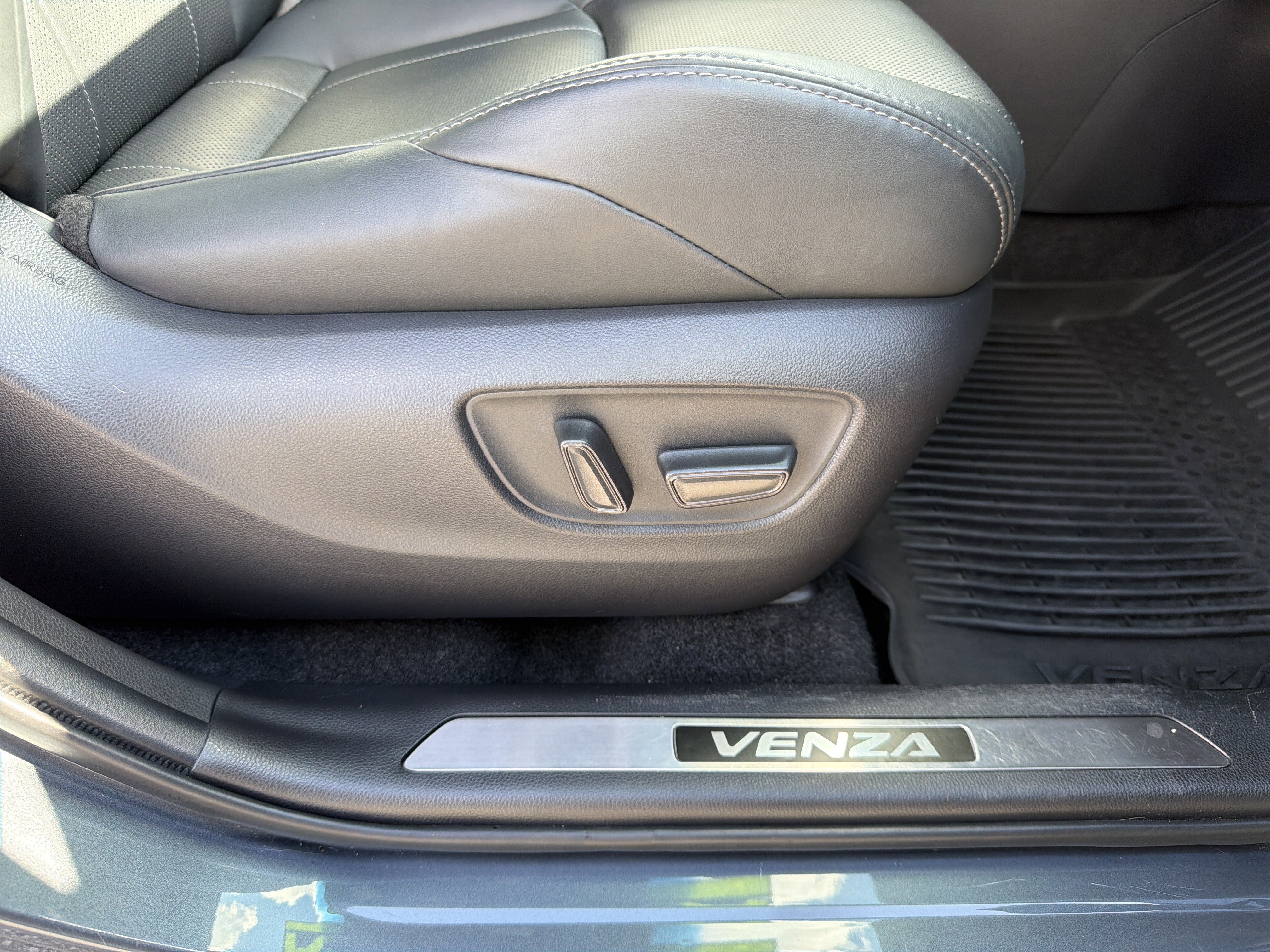 Certified 2021 Toyota Venza XLE w/ Softex Package image 27