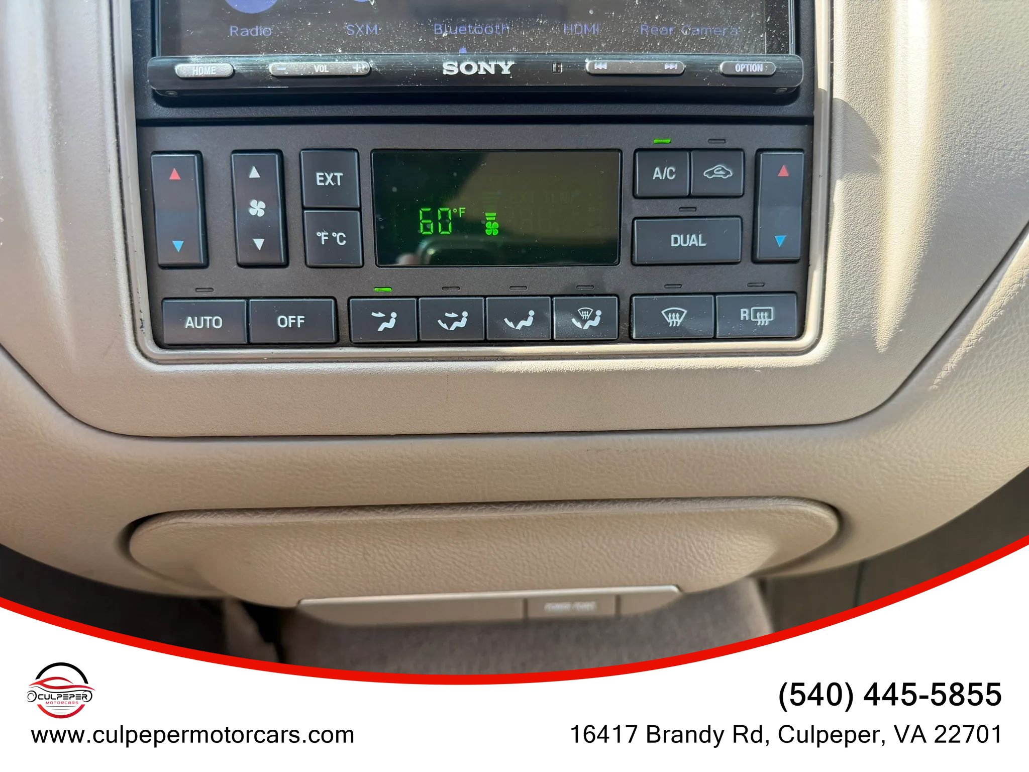 Used 2004 Lincoln Town Car Signature RWD image 21