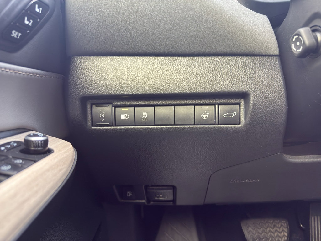 Used 2021 Toyota Venza XLE w/ Softex Package image 20