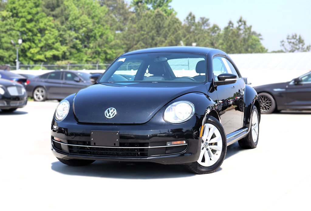 Used 2013 Volkswagen Beetle TDI FWD image 2
