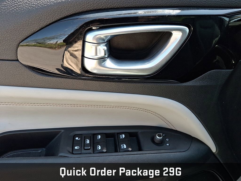 Used 2025 Jeep Compass Limited image 12