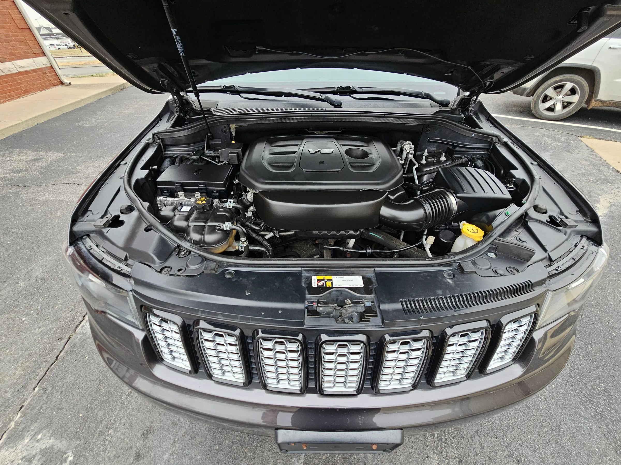 Used 2017 Jeep Grand Cherokee Altitude image 27