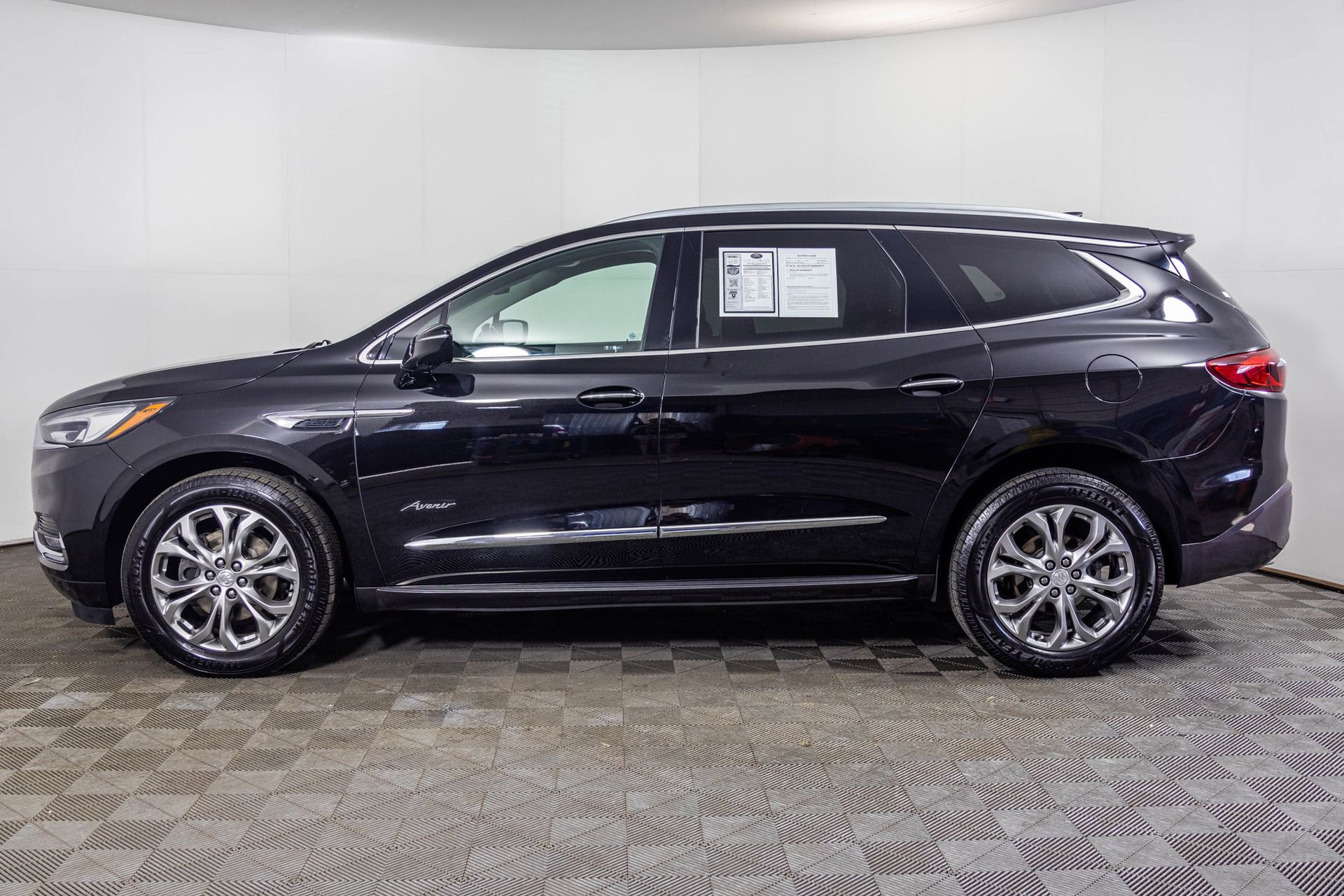 Used 2018 Buick Enclave Avenir w/ Avenir Technology Package image 27