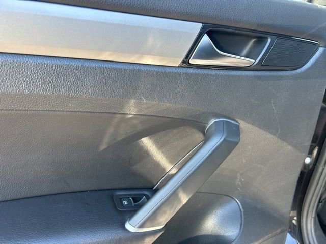 Used 2022 Volkswagen Passat 2.0T SE image 18