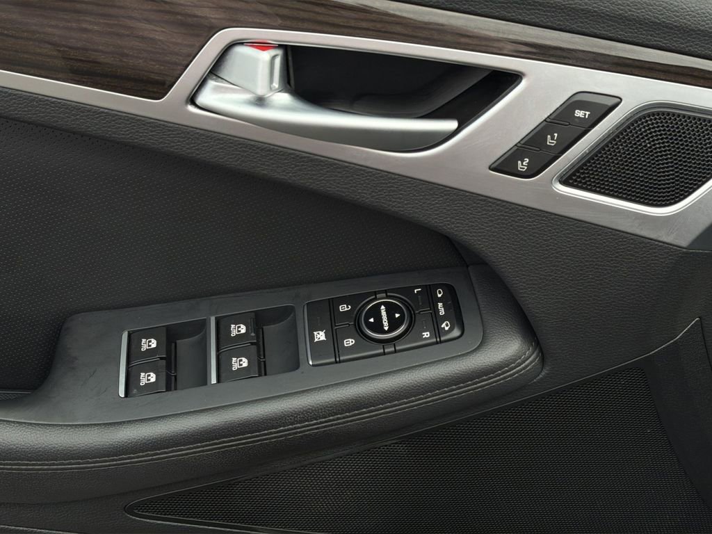 Used 2017 Genesis G80 3.8 w/ Option Group 02 image 15