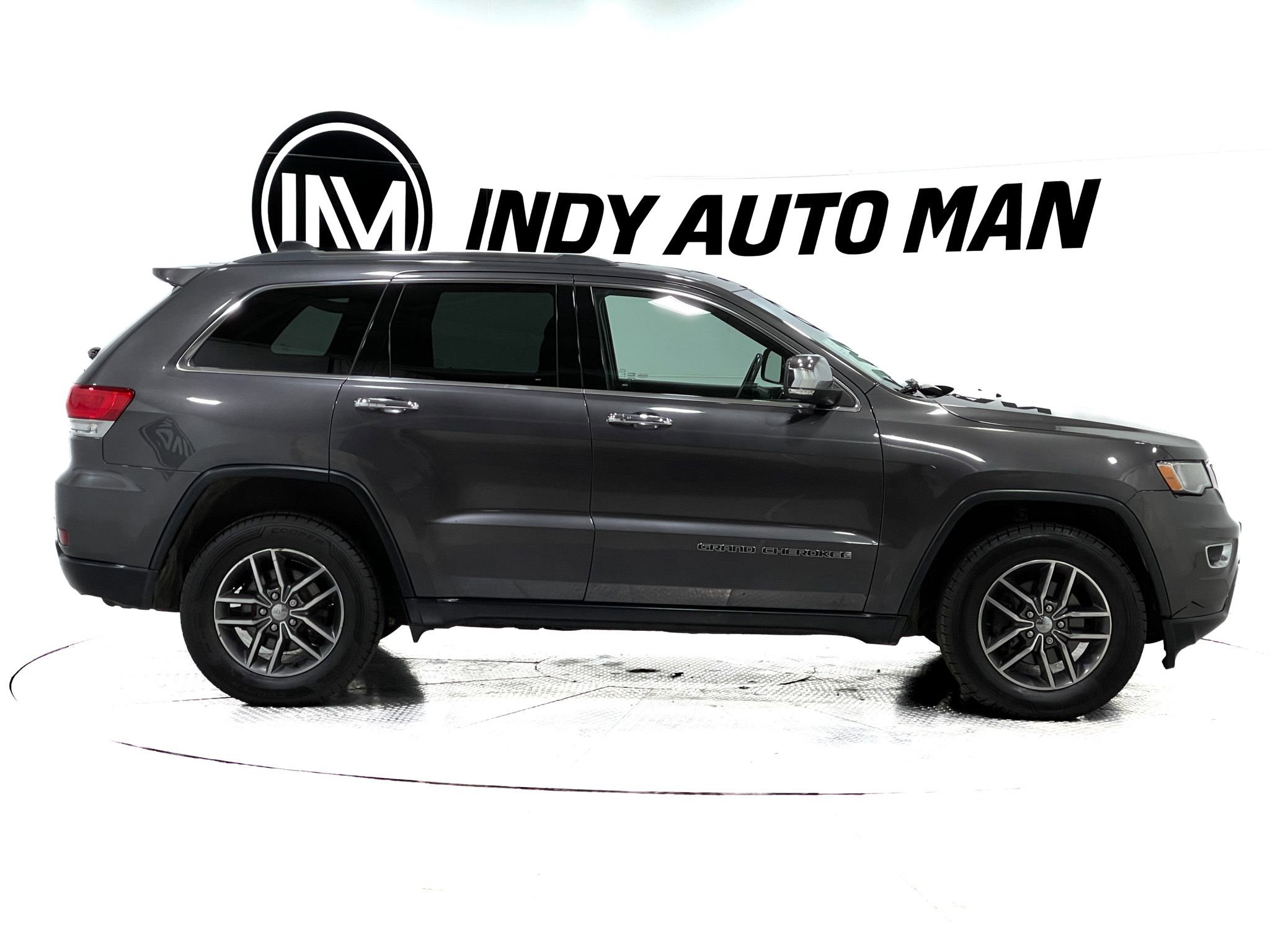 Used 2018 Jeep Grand Cherokee Limited image 3