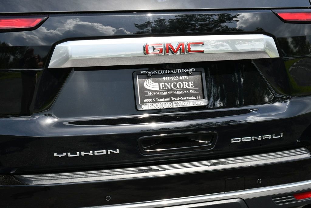 Used 2021 GMC Yukon Denali w/ Denali Premium Package image 12