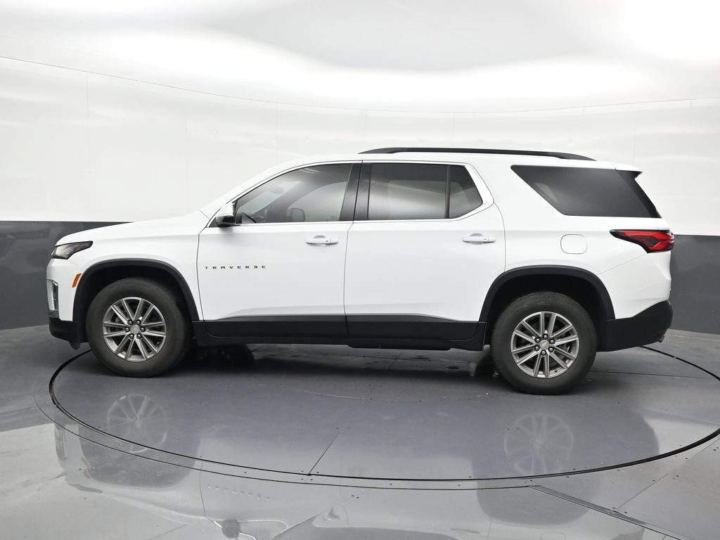 Used 2023 Chevrolet Traverse LT FWD image 2