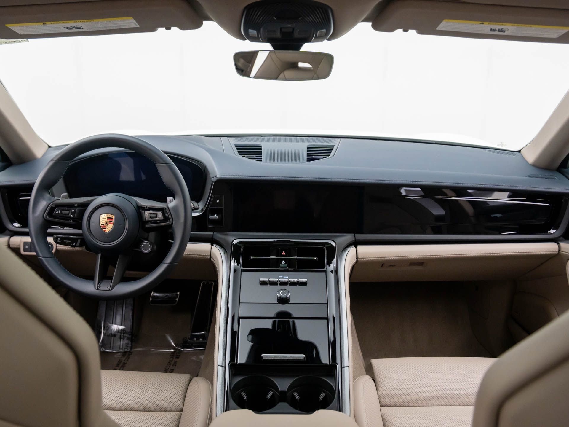 Certified 2025 Porsche Panamera 4 image 11