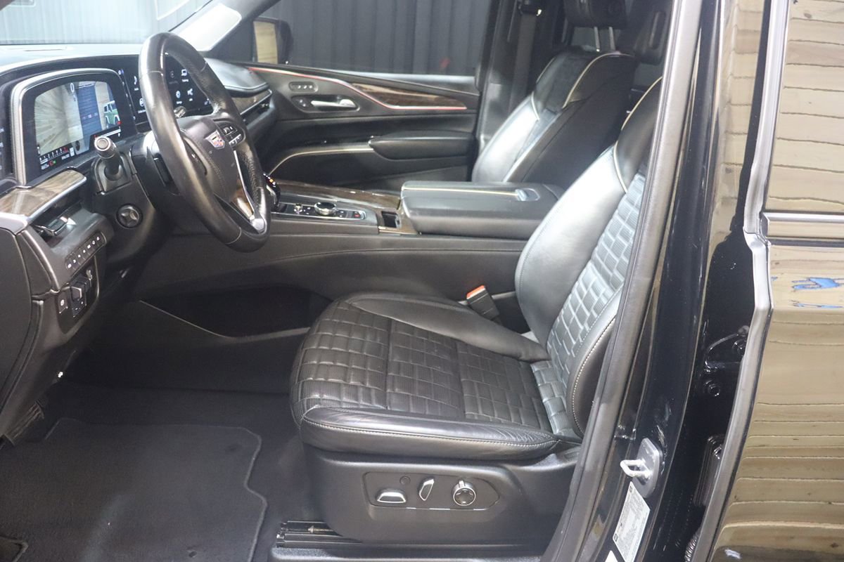 Used 2022 Cadillac Escalade Sport Platinum w/ LPO, ONYX Package image 34