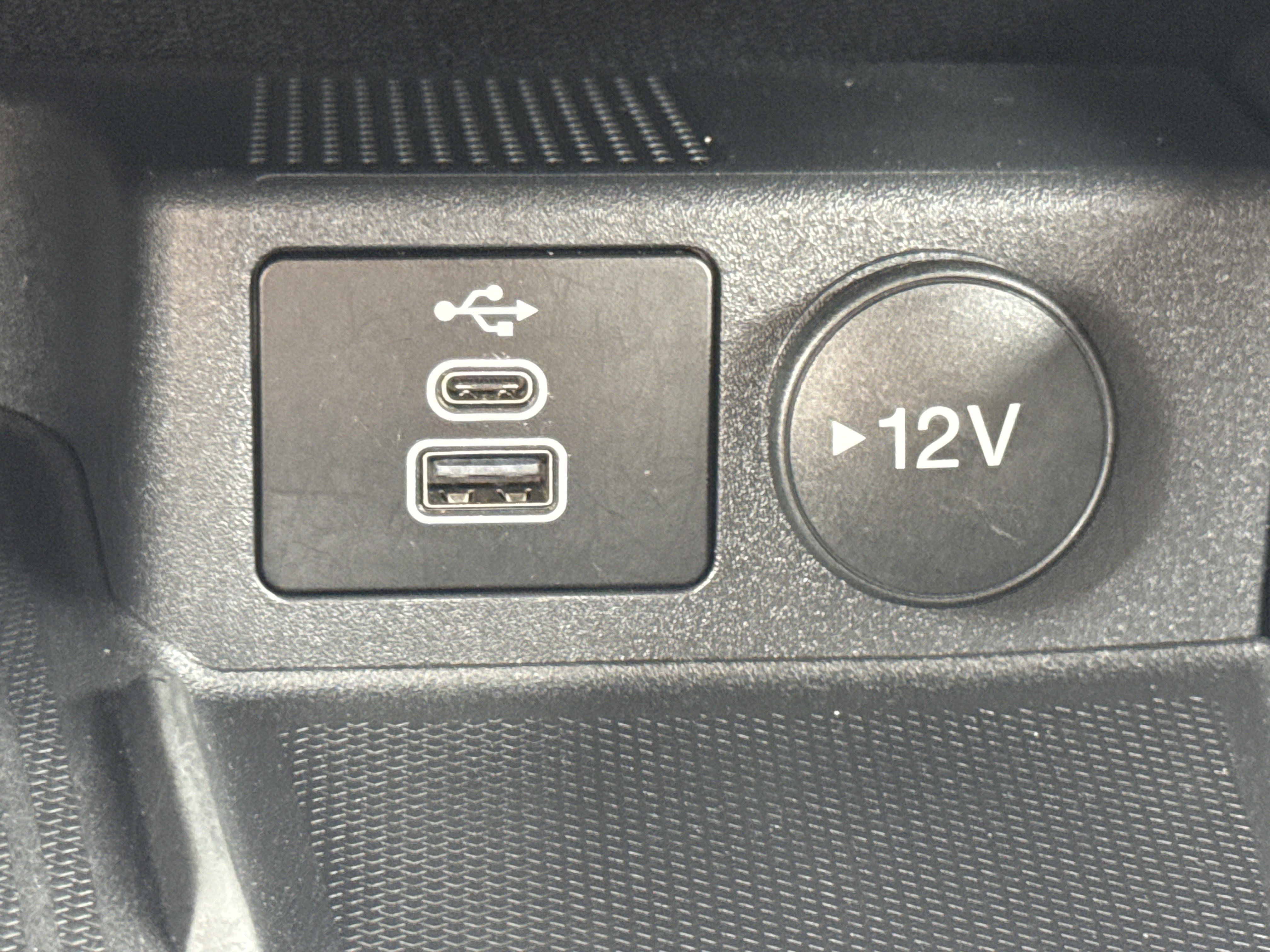 Certified 2025 Ford Escape Platinum AWD/4WD image 24