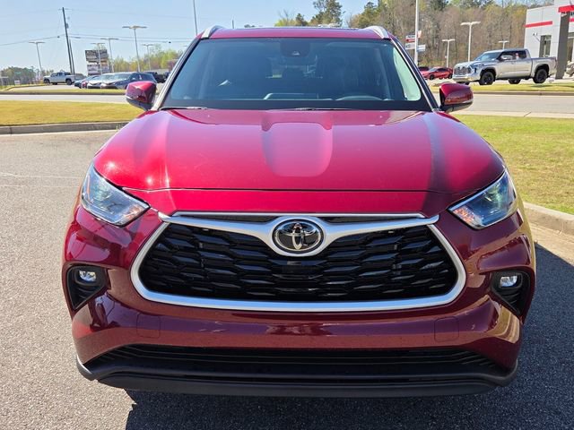Used 2023 Toyota Highlander XLE image 2