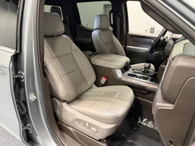 Used 2025 Chevrolet Silverado 1500 LTZ w/ LTZ Premium Package AWD/4WD image 37