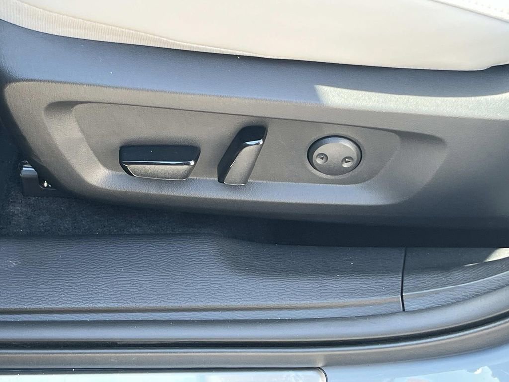 New 2026 Mitsubishi Outlander SE image 10