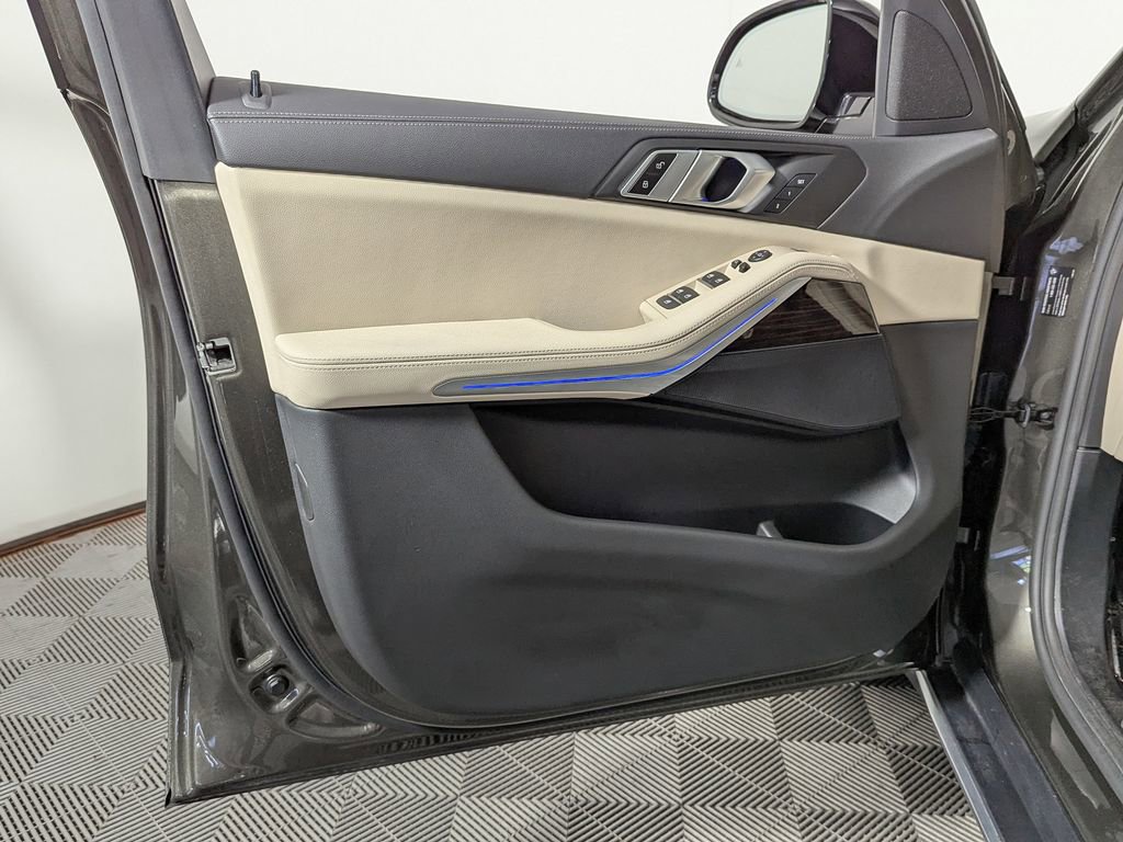 Used 2021 BMW X5 xDrive40i w/ Convenience Package AWD/4WD image 14