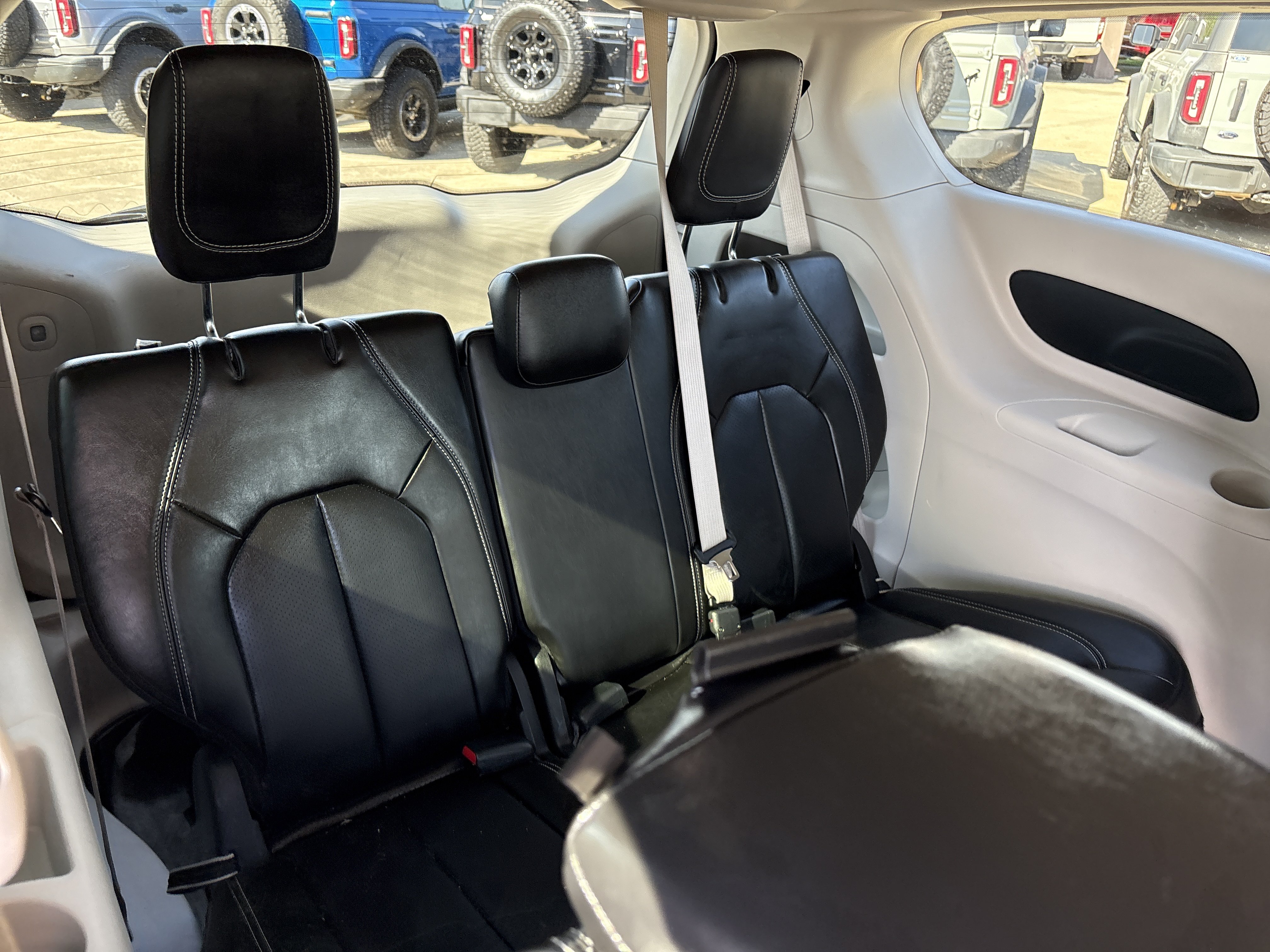 Used 2024 Chrysler Pacifica Touring-L FWD image 7