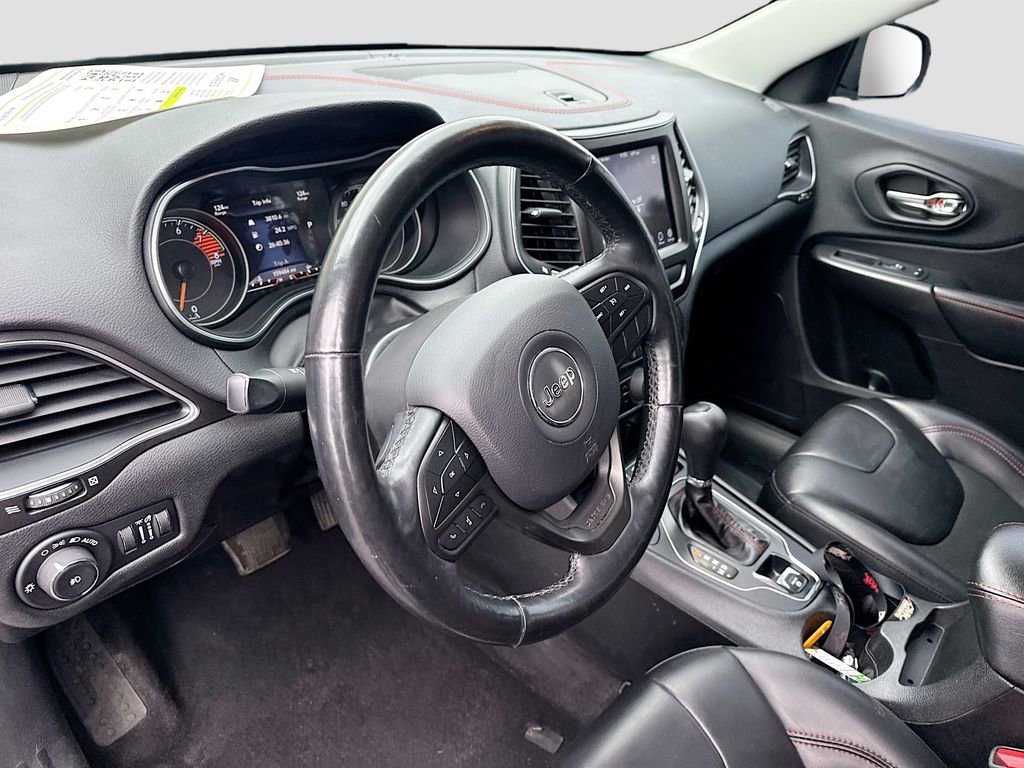 Used 2020 Jeep Cherokee Trailhawk w/ Cold Weather Group AWD/4WD image 5
