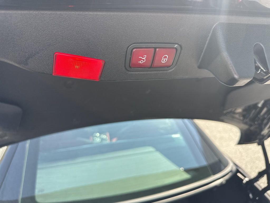 Used 2013 Mercedes-Benz SL 550 image 13