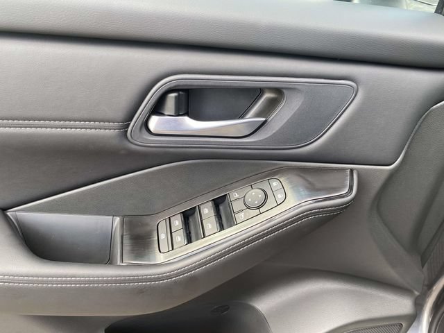 Used 2026 Nissan Rogue Dark Armor FWD image 16
