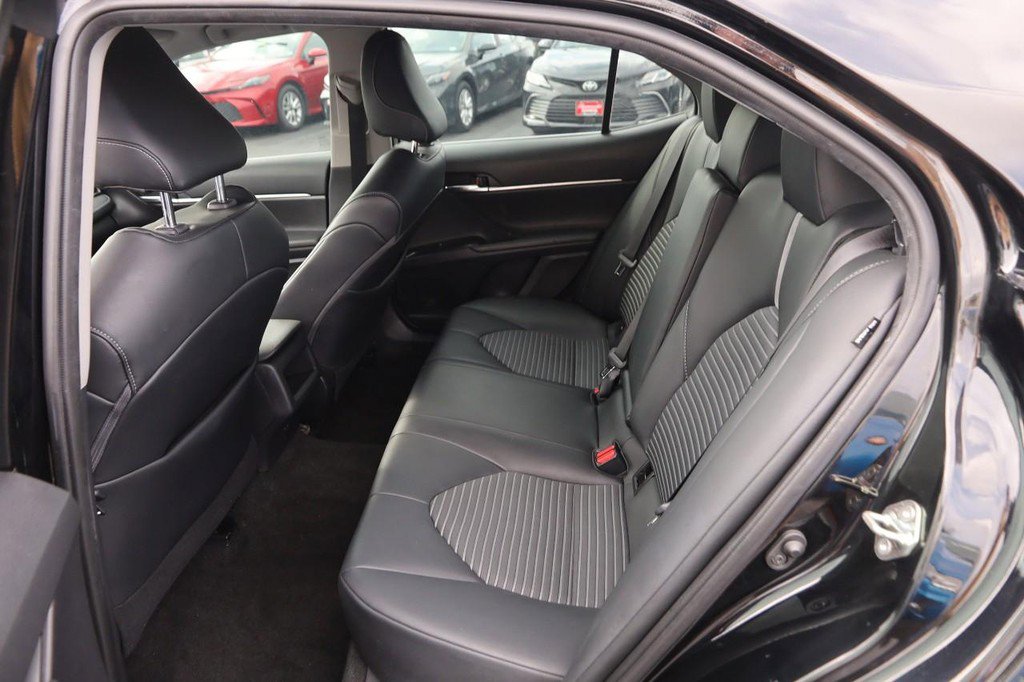 Used 2020 Toyota Camry SE image 9