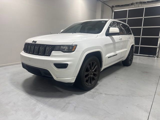 Used 2020 Jeep Grand Cherokee Altitude RWD image 2