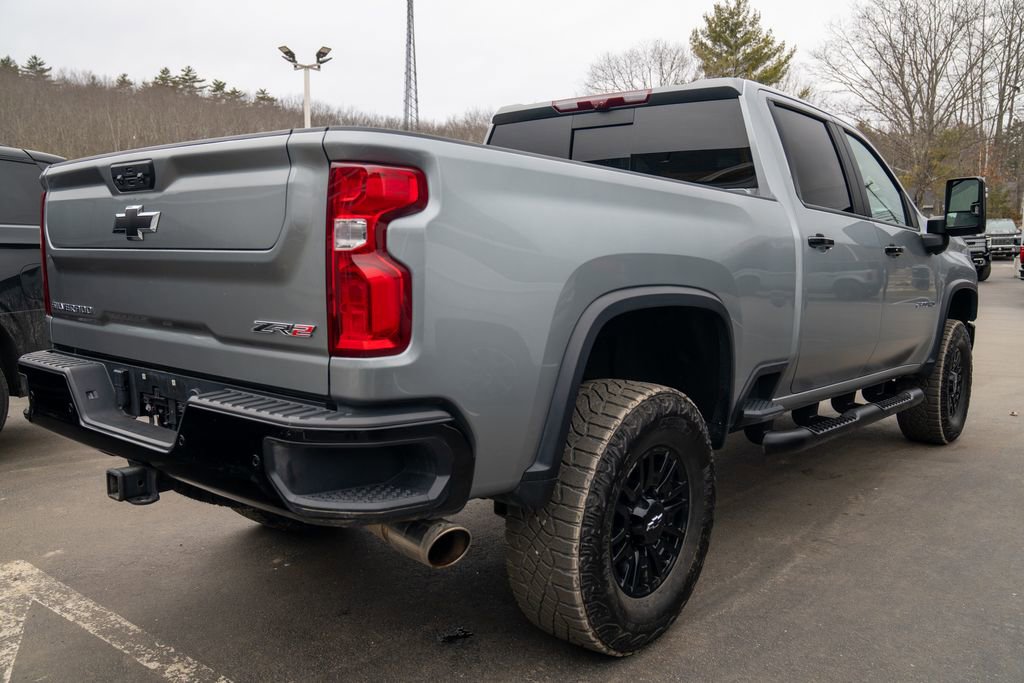 Used 2024 Chevrolet Silverado 2500 ZR2 w/ Technology Package image 7