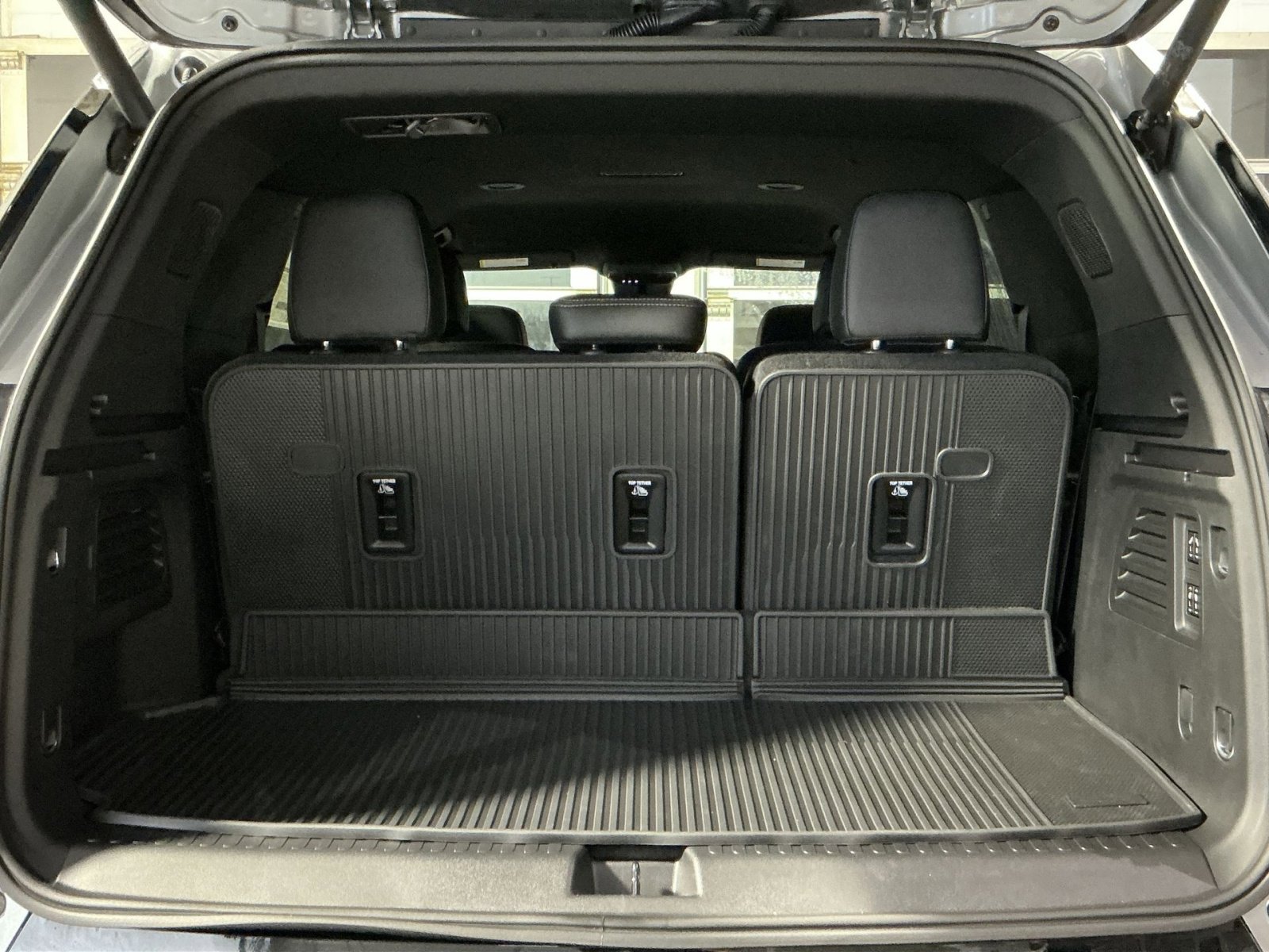 New 2026 Chevrolet Traverse High Country w/ LPO, Floor Liner Package image 33