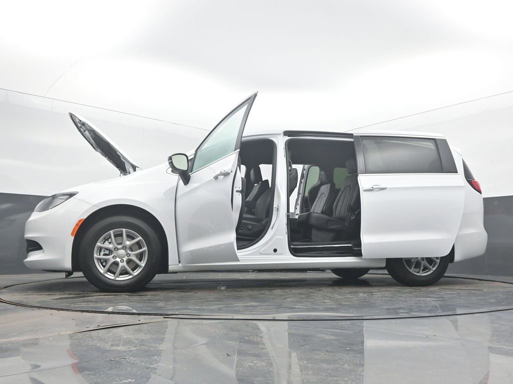 New 2026 Chrysler Voyager LX FWD image 59