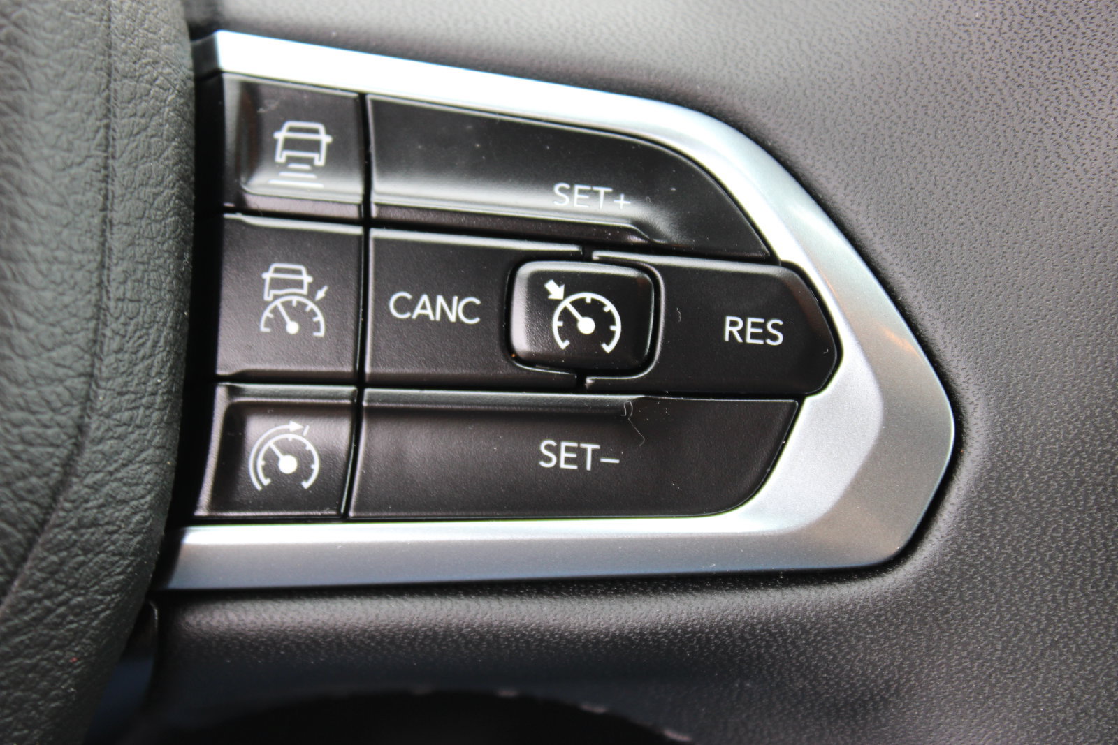 Used 2025 Jeep Compass Limited AWD/4WD image 20