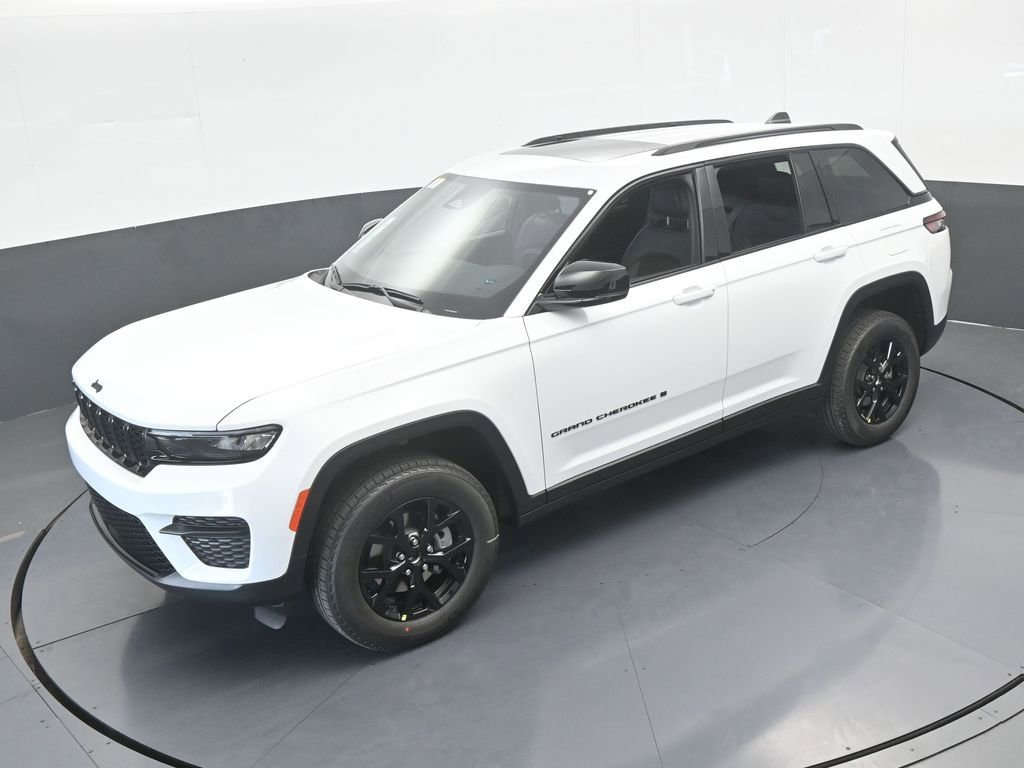 New 2025 Jeep Grand Cherokee Altitude image 42
