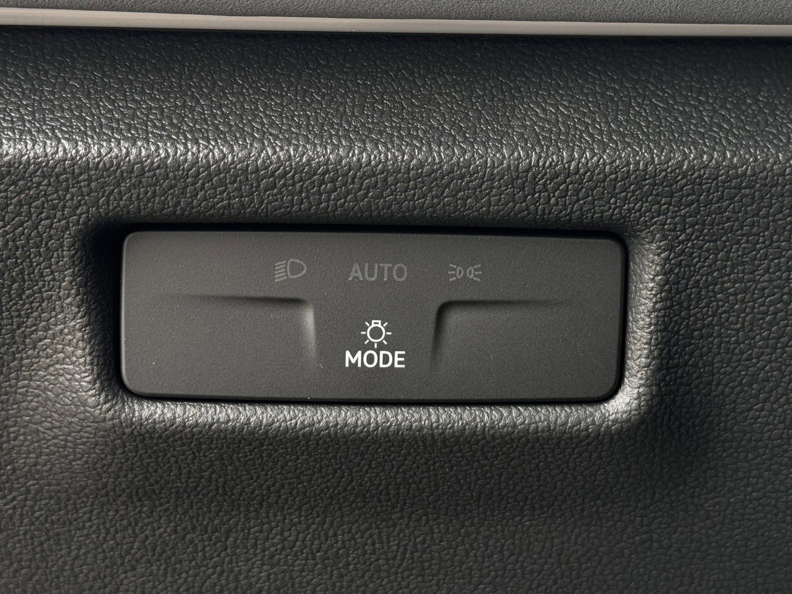 New 2026 Volkswagen Tiguan SE R-Line image 22