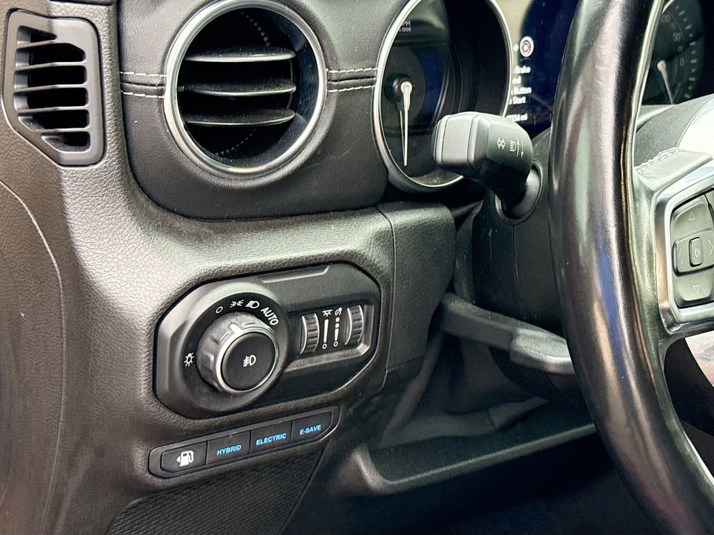 Used 2021 Jeep Wrangler Unlimited Sahara w/ Cold Weather Group image 11