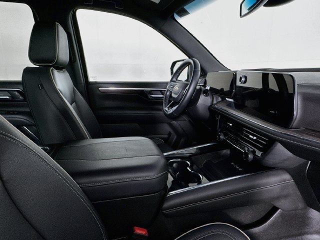 Used 2025 Chevrolet Tahoe Premier AWD/4WD image 25