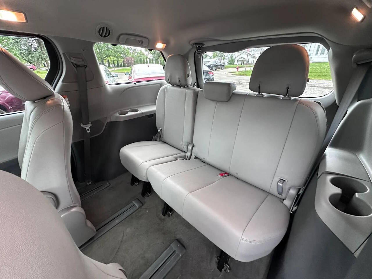 Used 2017 Toyota Sienna XLE w/ XLE Navigation Package AWD/4WD image 11