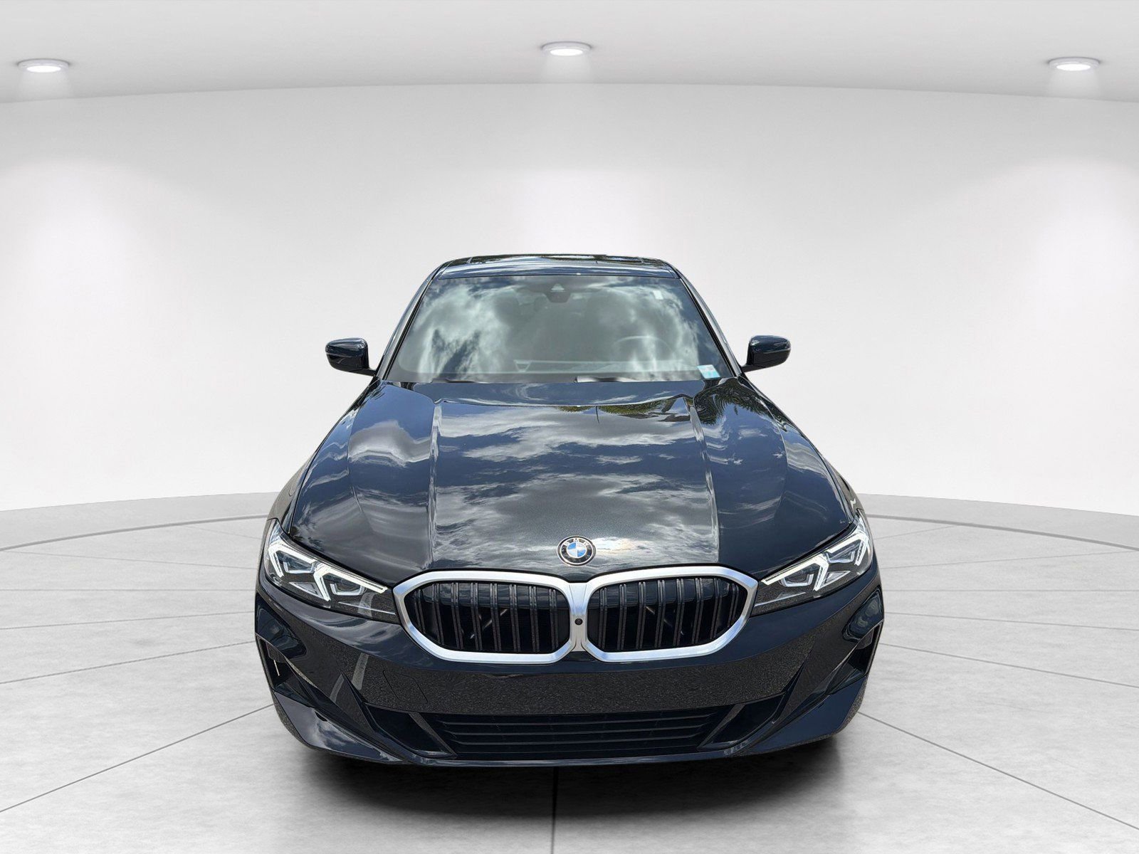 New 2025 BMW 330i Sedan w/ Convenience Package RWD image 2