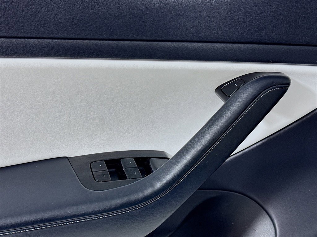 Used 2019 Tesla Model 3 Standard Range Plus image 14