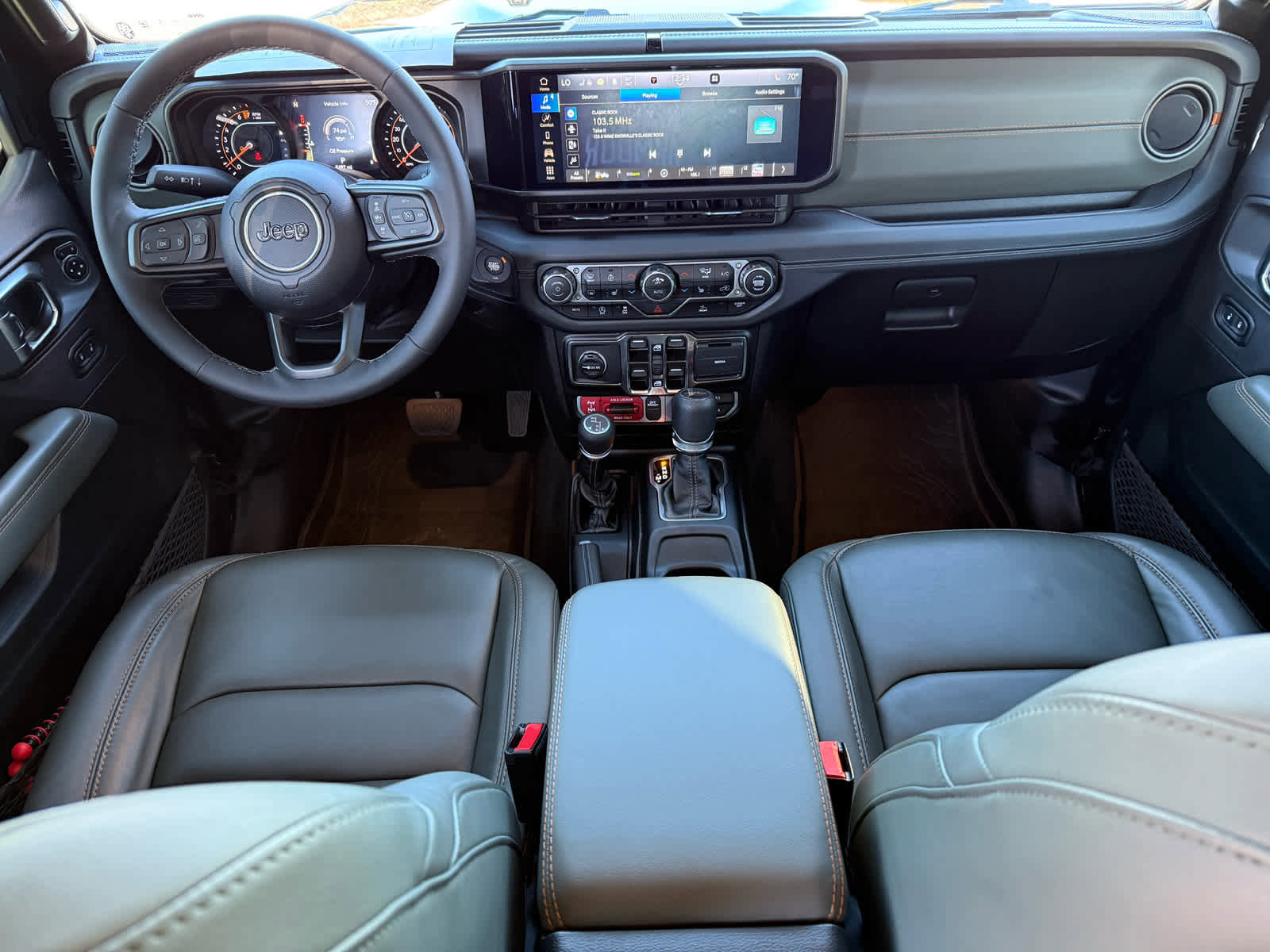 Used 2025 Jeep Gladiator Mojave w/ Convenience Group image 14