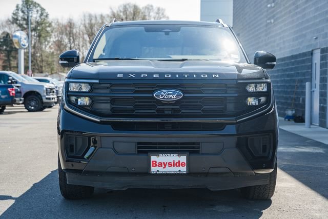 Used 2025 Ford Expedition Active image 3
