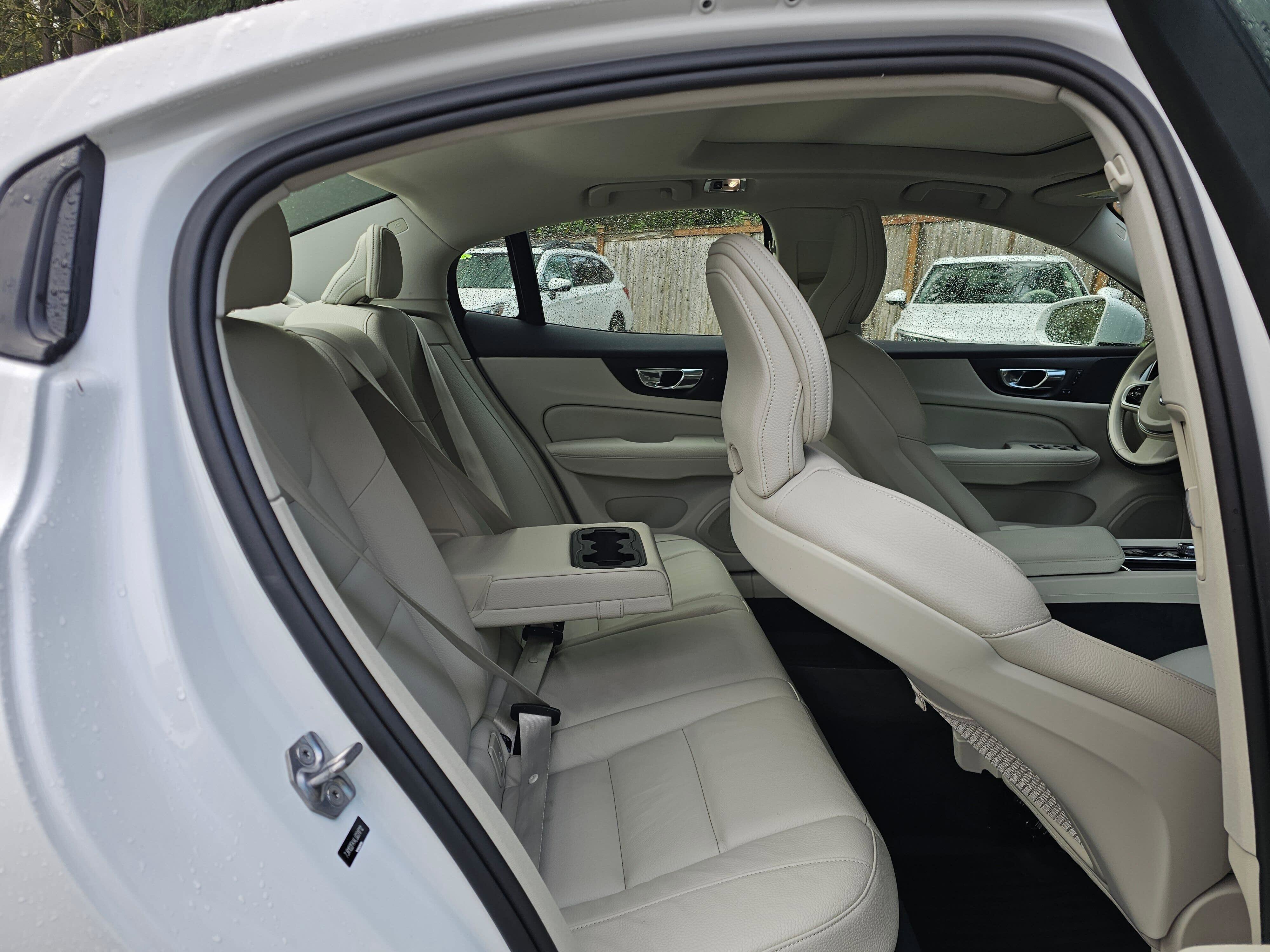 Used 2020 Volvo S60 T5 Momentum FWD image 11