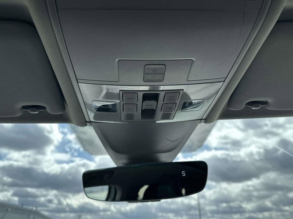 Certified 2023 Volkswagen Tiguan SE w/ Panoramic Sunroof Package image 33